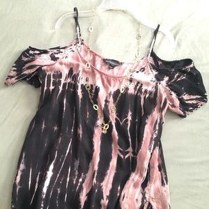 Rock & Republic cold shoulder top